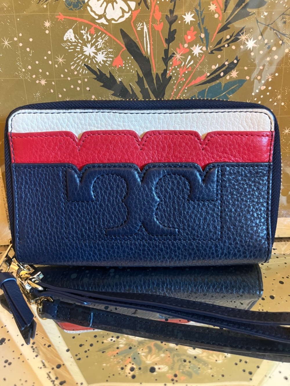 EUC Tory Burch Navy, Red & White Scallop T Smartphone Leather Zip Wristlet or Wa